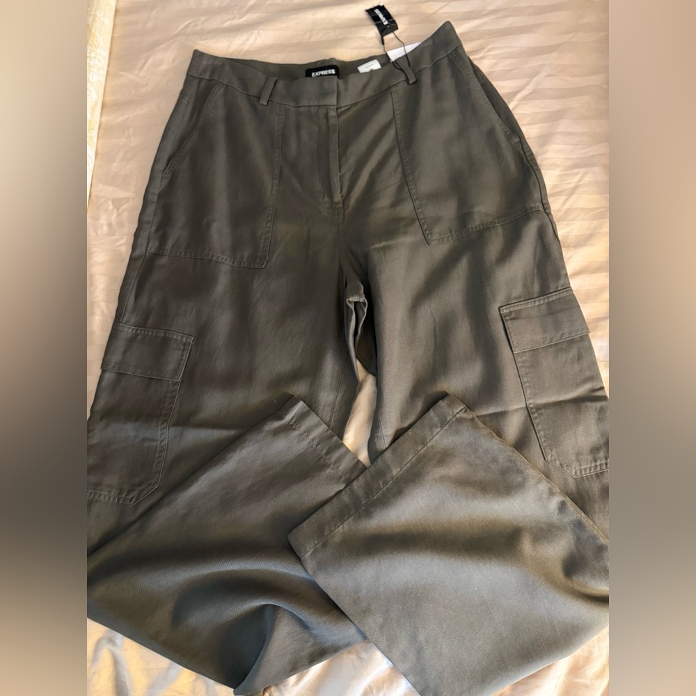 Express Women’s Cargo Pants in Olive Green